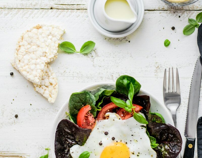 flat-lay photography of lettuce with fried egg and flatbread